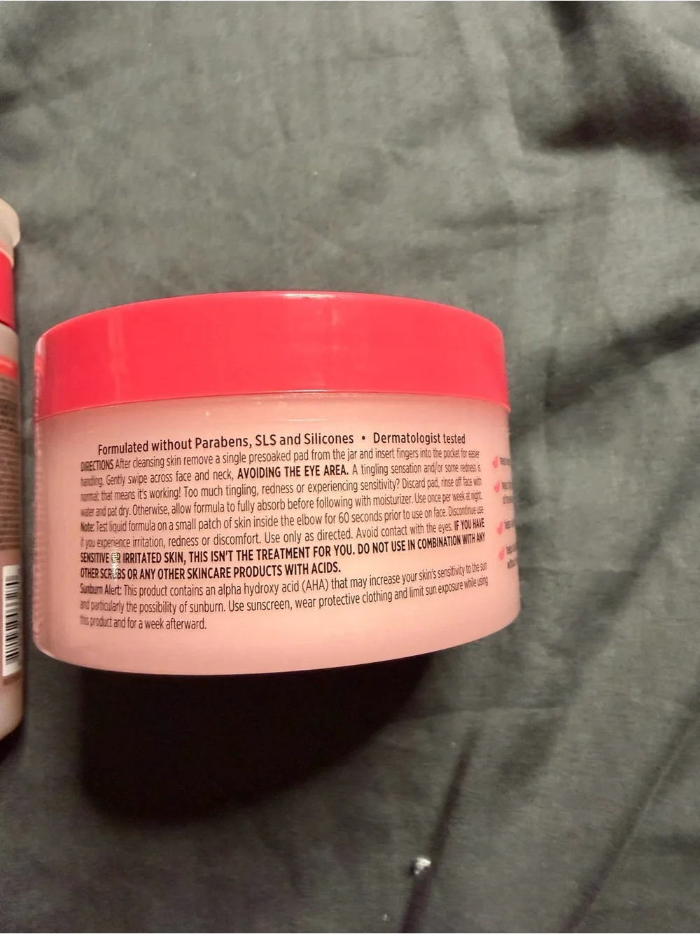 Yes To Grapefruit Brightening Exfoliating Duo in Pink